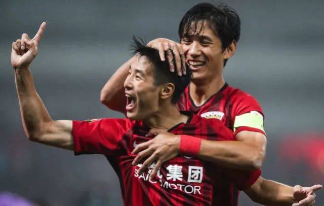 懂球帝12周年120大瞬间决赛：梅西捧大力神杯PK武磊绝平巴萨（懂球帝12周年120大瞬间终极对决：梅西高举大力神杯对阵武磊绝平巴萨）